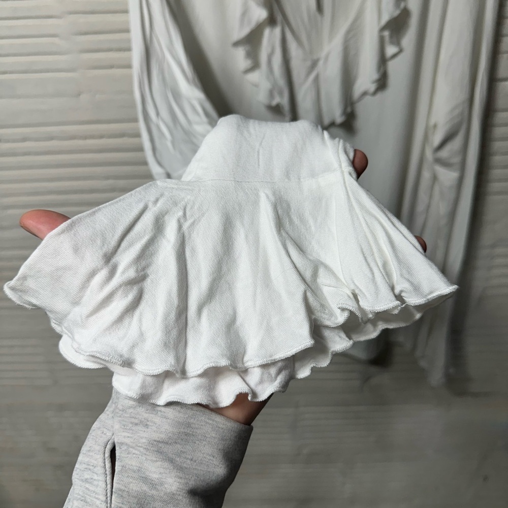 ASOS Maternity White‎ Ruffle Long Sleeve Blouse Ruffle Cuffs Size 16 - Picture 2 of 6